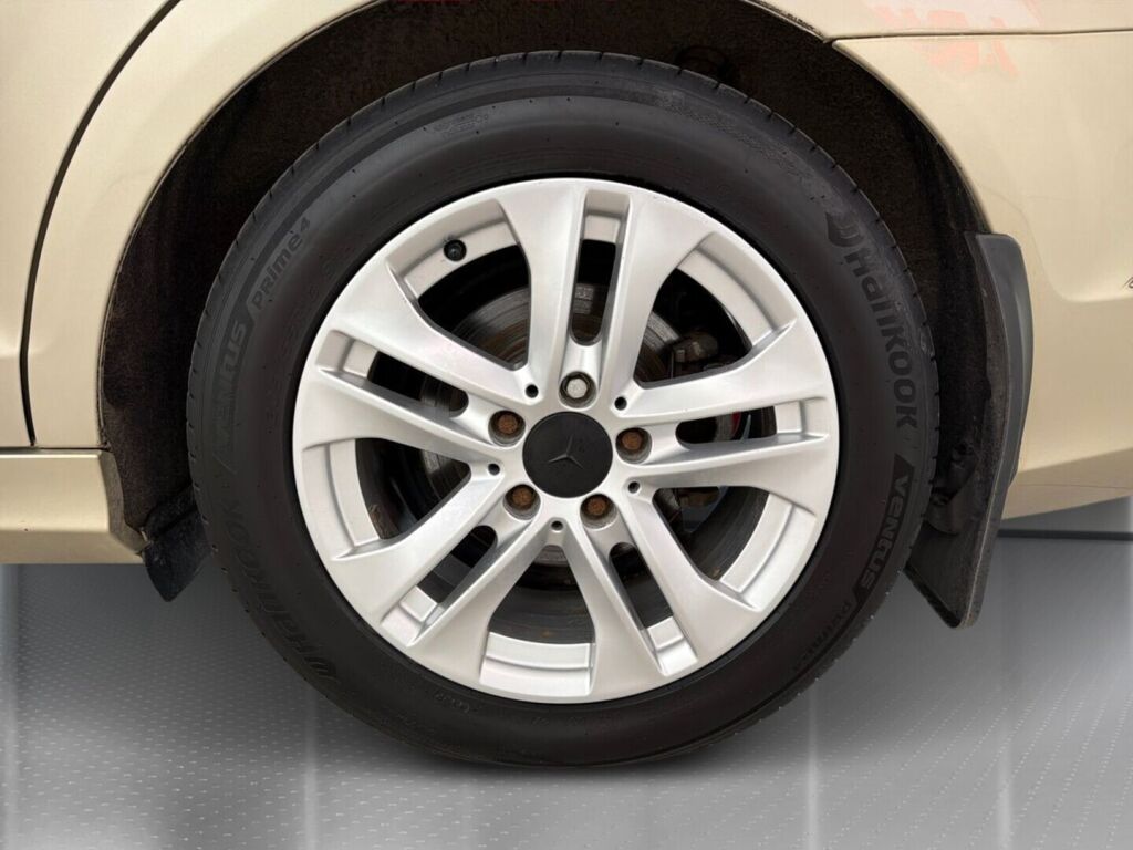 Mercedes-Benz C 2012 Ruskea (beige)