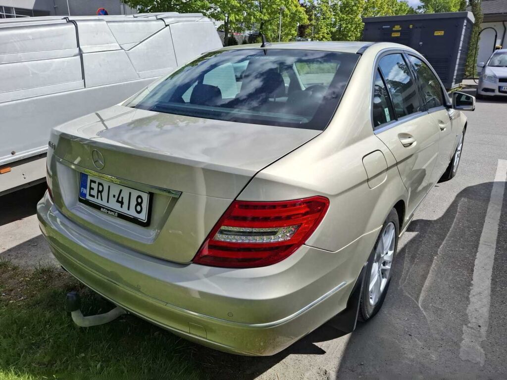 Mercedes-Benz C 2012 Ruskea (beige)
