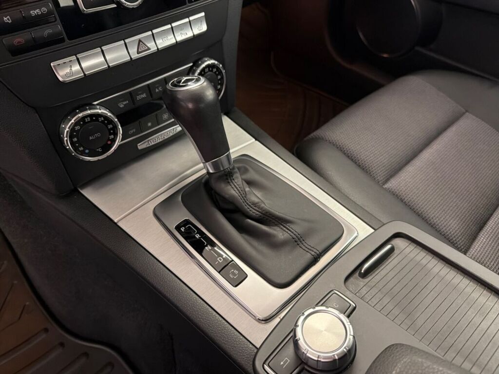 Mercedes-Benz C 2012 Ruskea (beige)