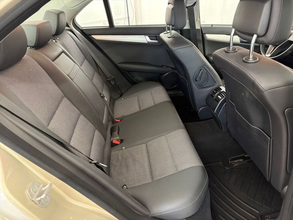 Mercedes-Benz C 2012 Ruskea (beige)