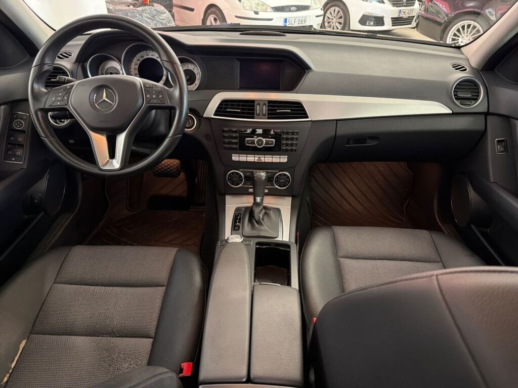 Mercedes-Benz C 2012 Ruskea (beige)