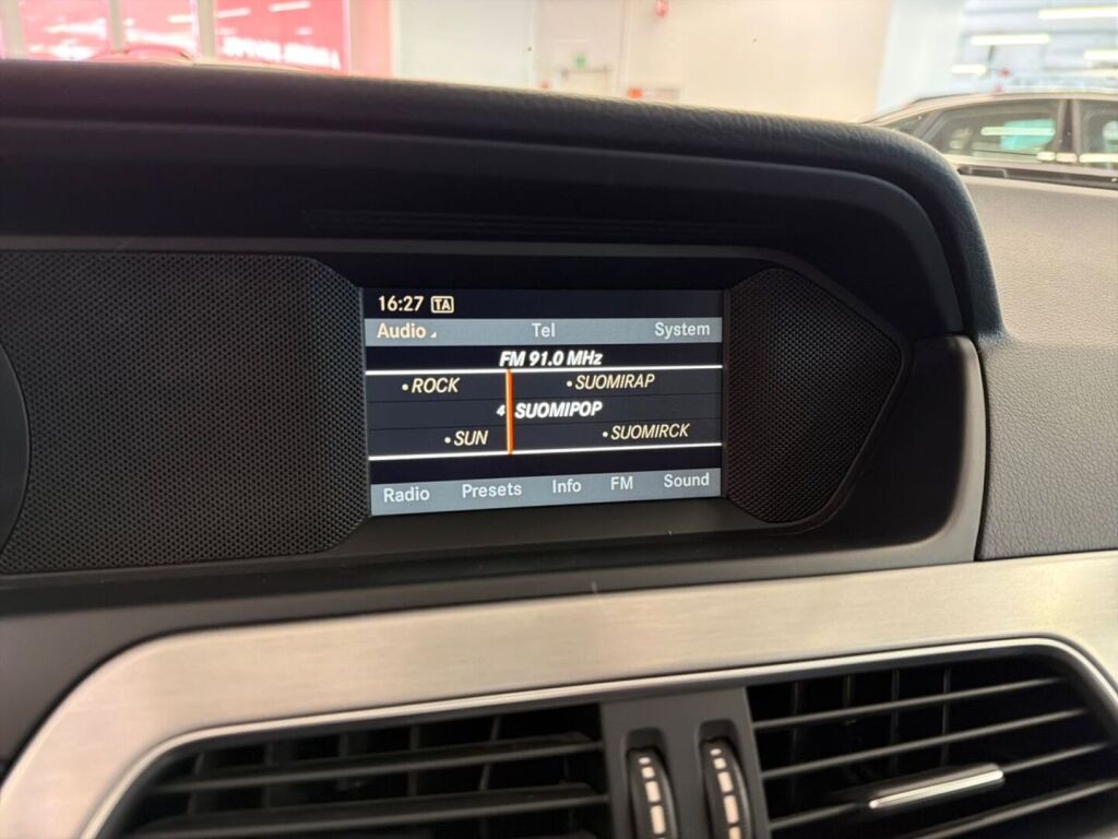 Mercedes-Benz C 2012 Ruskea (beige)