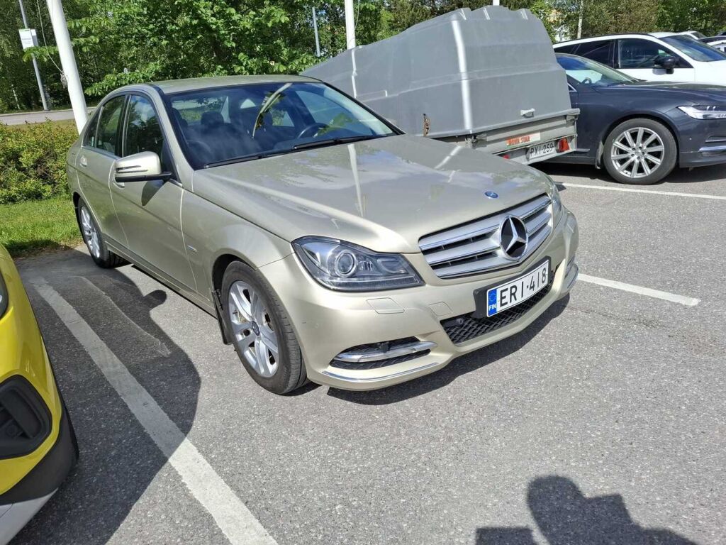 Mercedes-Benz C 2012 Ruskea (beige)