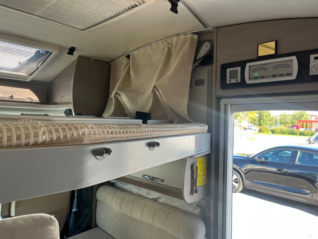 Adria MATRIX SUPREME M 687 SL ALDE 2012 Valkoinen