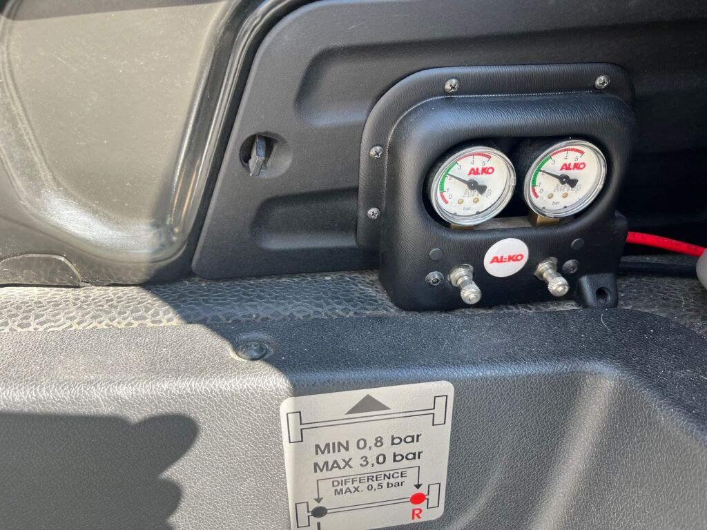 Adria MATRIX SUPREME M 687 SL ALDE 2012 Valkoinen