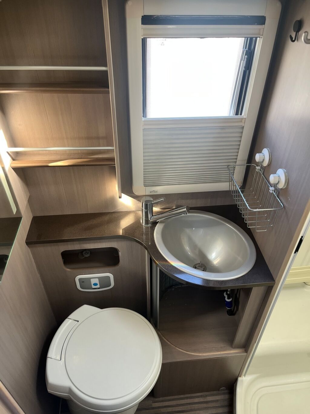 Adria MATRIX SUPREME M 687 SL ALDE 2012 Valkoinen