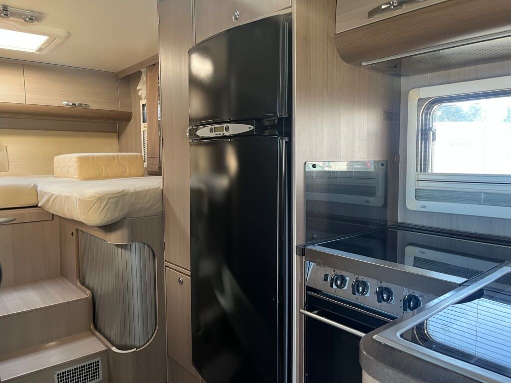 Adria MATRIX SUPREME M 687 SL ALDE 2012 Valkoinen