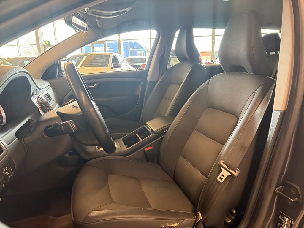 Volvo V70 2011 Harmaa