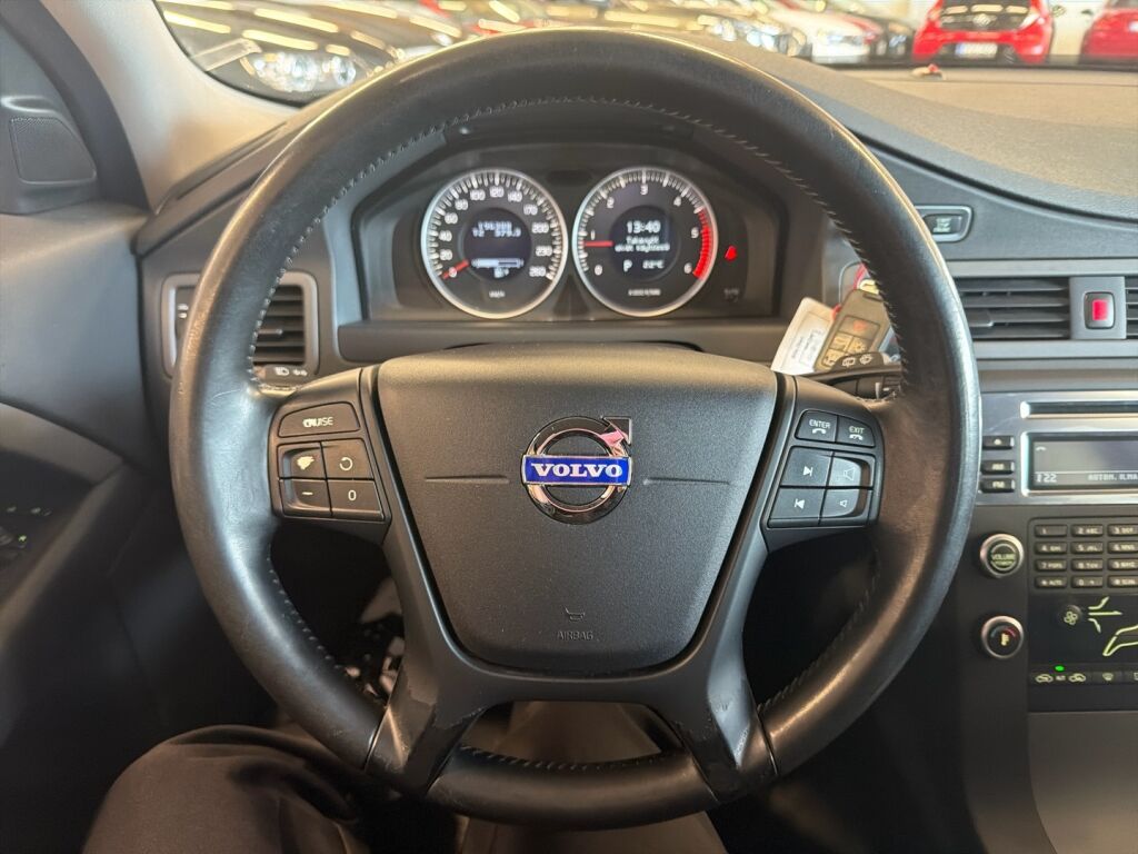 Volvo V70 2011 Harmaa