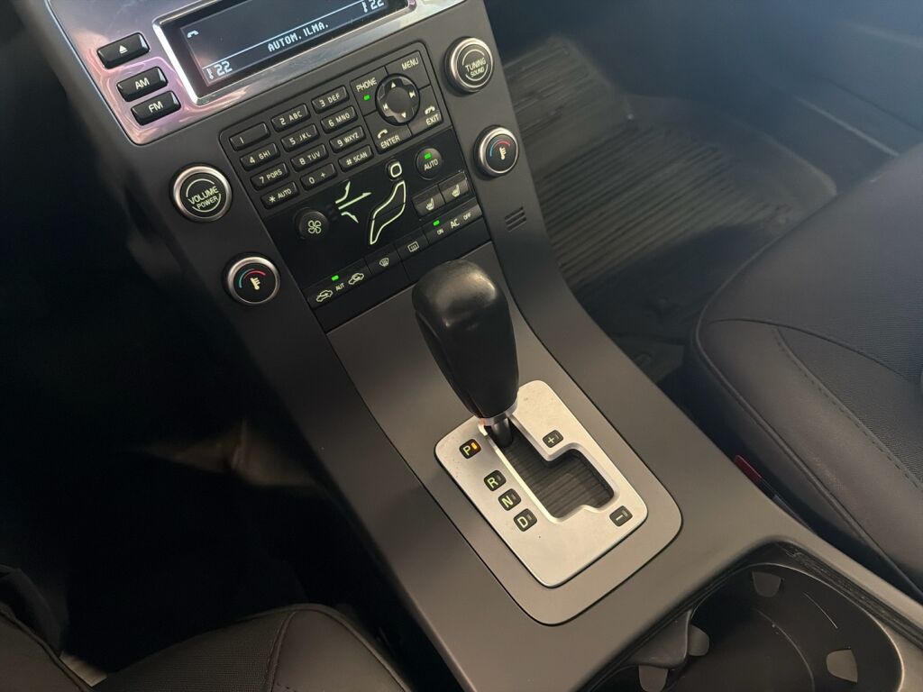 Volvo V70 2011 Harmaa