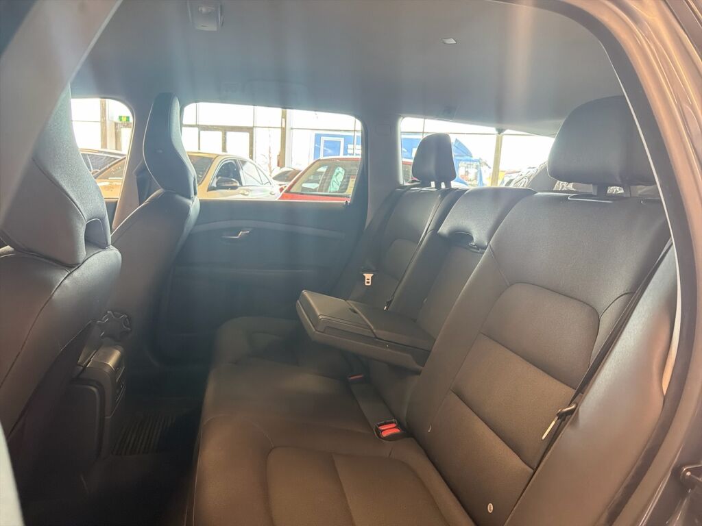 Volvo V70 2011 Harmaa
