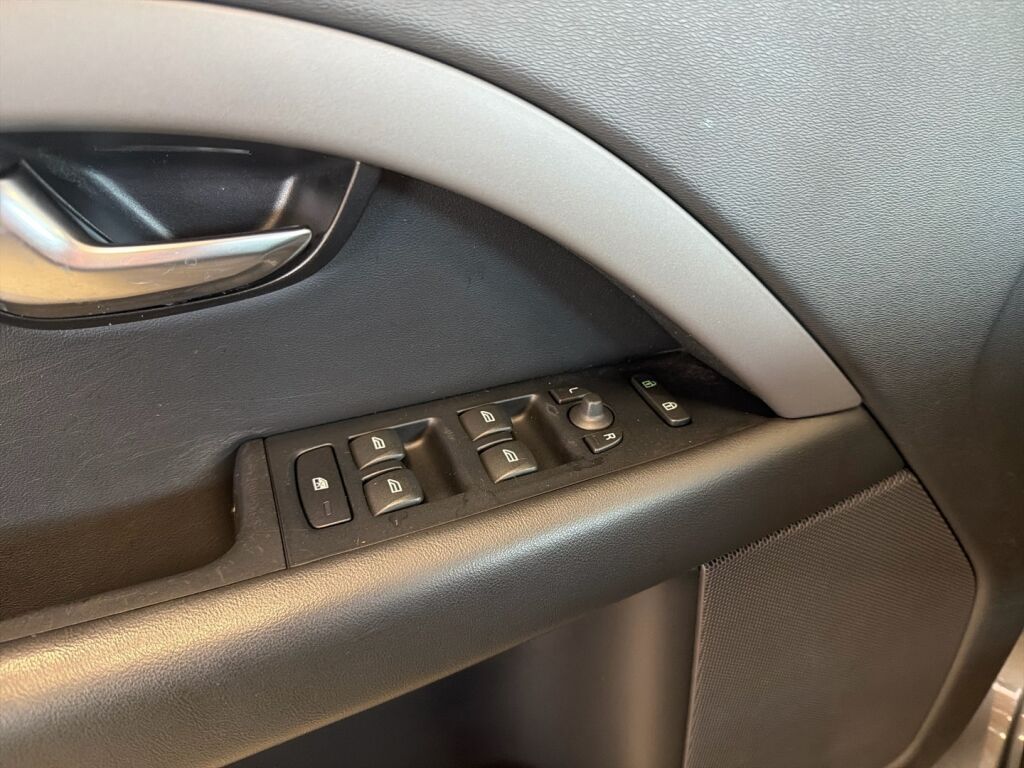 Volvo V70 2011 Harmaa