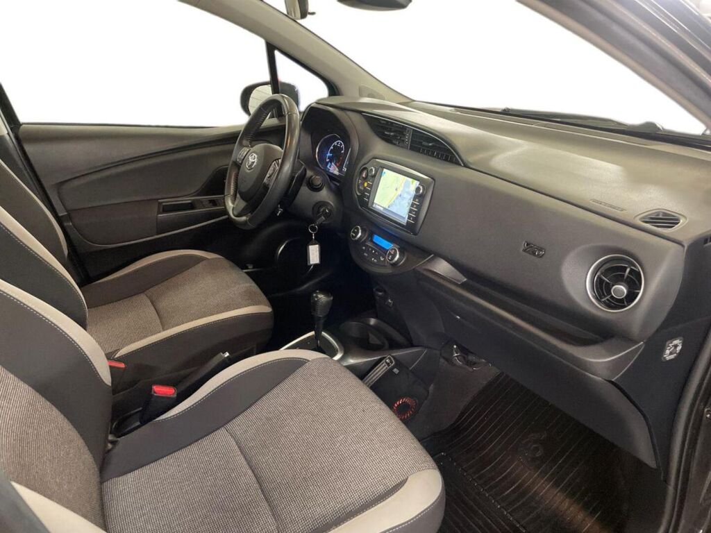 Toyota Yaris 2019 Musta
