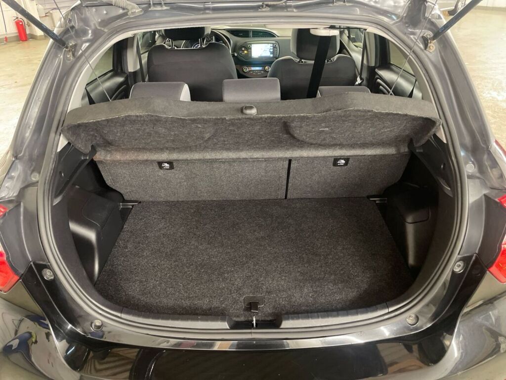 Toyota Yaris 2019 Musta