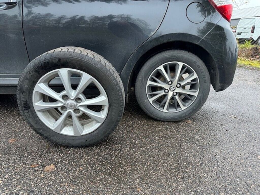 Toyota Yaris 2019 Musta