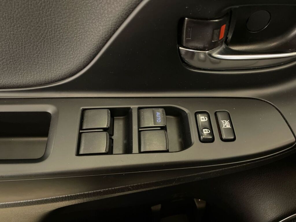 Toyota Yaris 2019 Musta