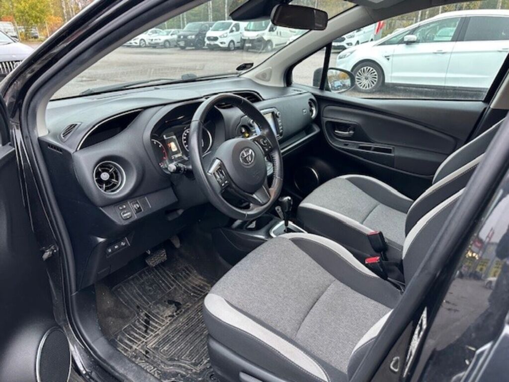 Toyota Yaris 2019 Musta