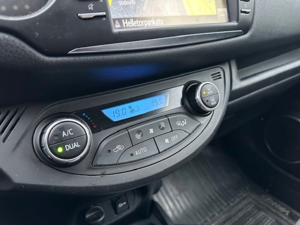 Toyota Yaris 2019 Musta