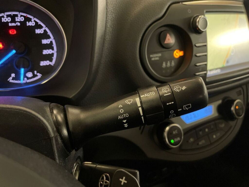 Toyota Yaris 2019 Musta