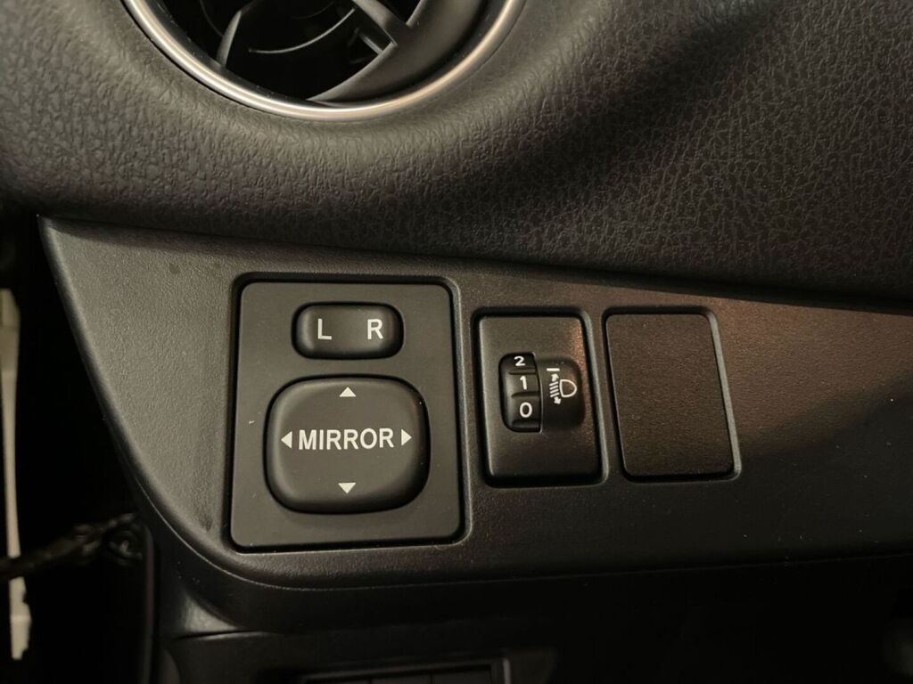 Toyota Yaris 2019 Musta