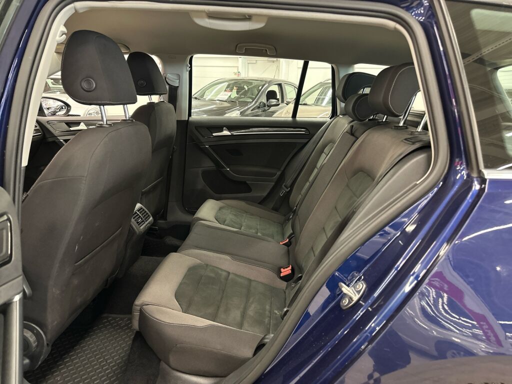 Volkswagen Golf 2019 Sininen