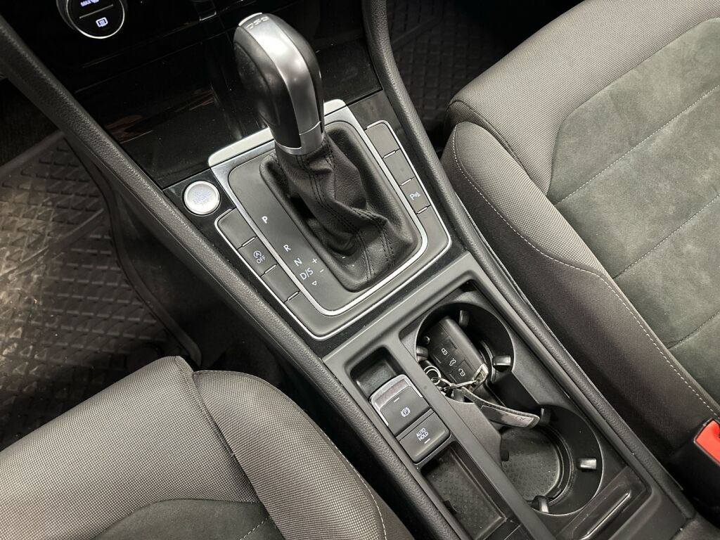 Volkswagen Golf 2019 Sininen
