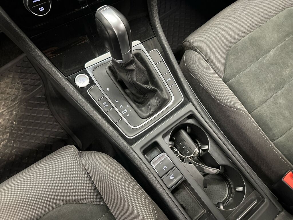 Volkswagen Golf 2019 Sininen