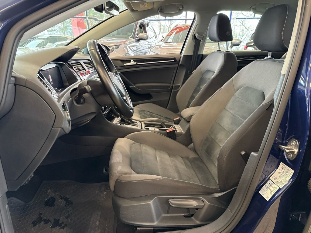 Volkswagen Golf 2019 Sininen