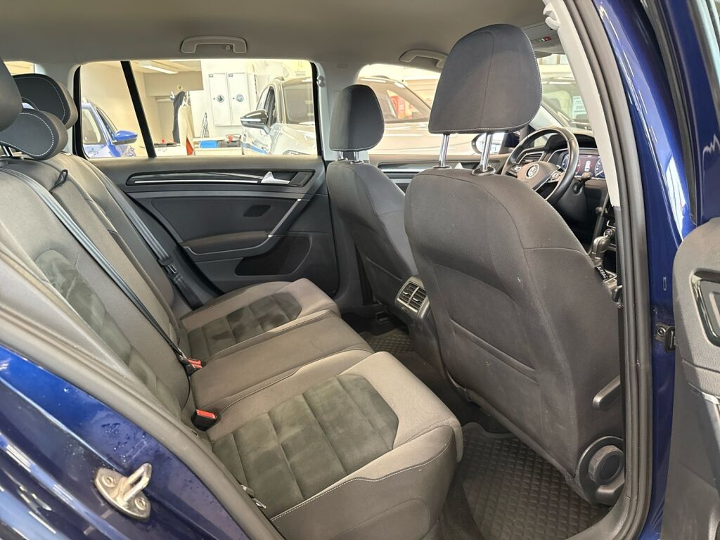Volkswagen Golf 2019 Sininen