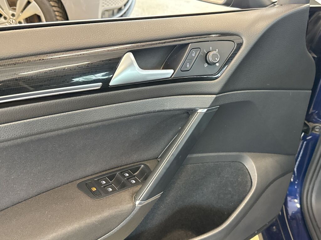 Volkswagen Golf 2019 Sininen