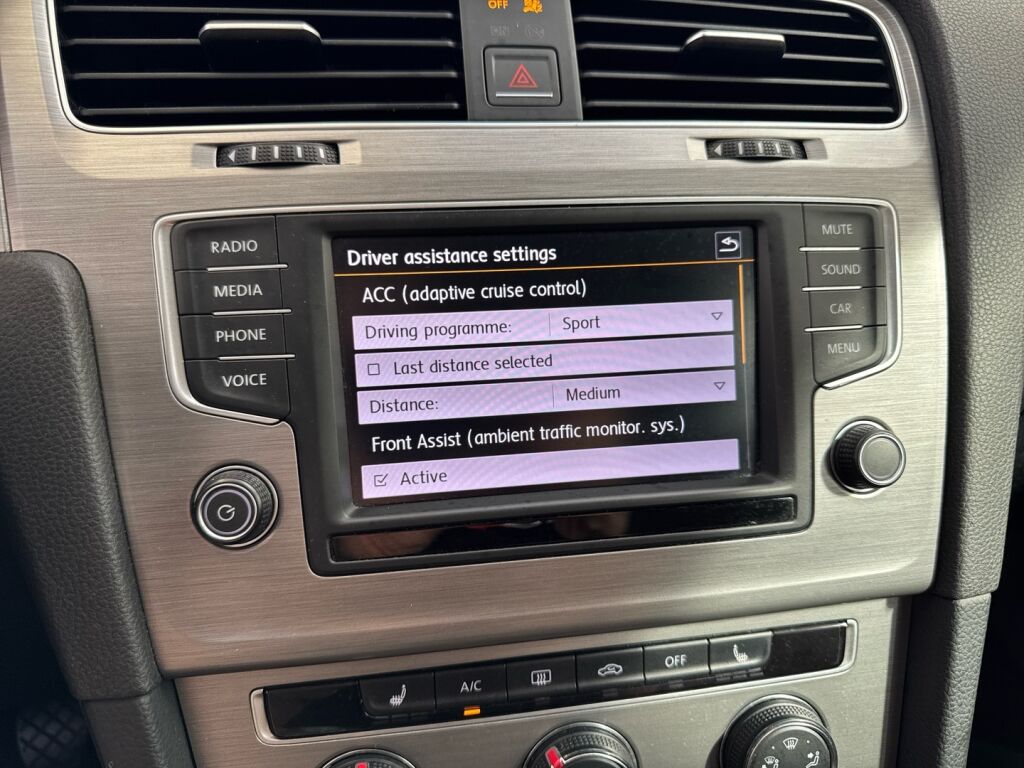 Volkswagen Golf 2015 Musta