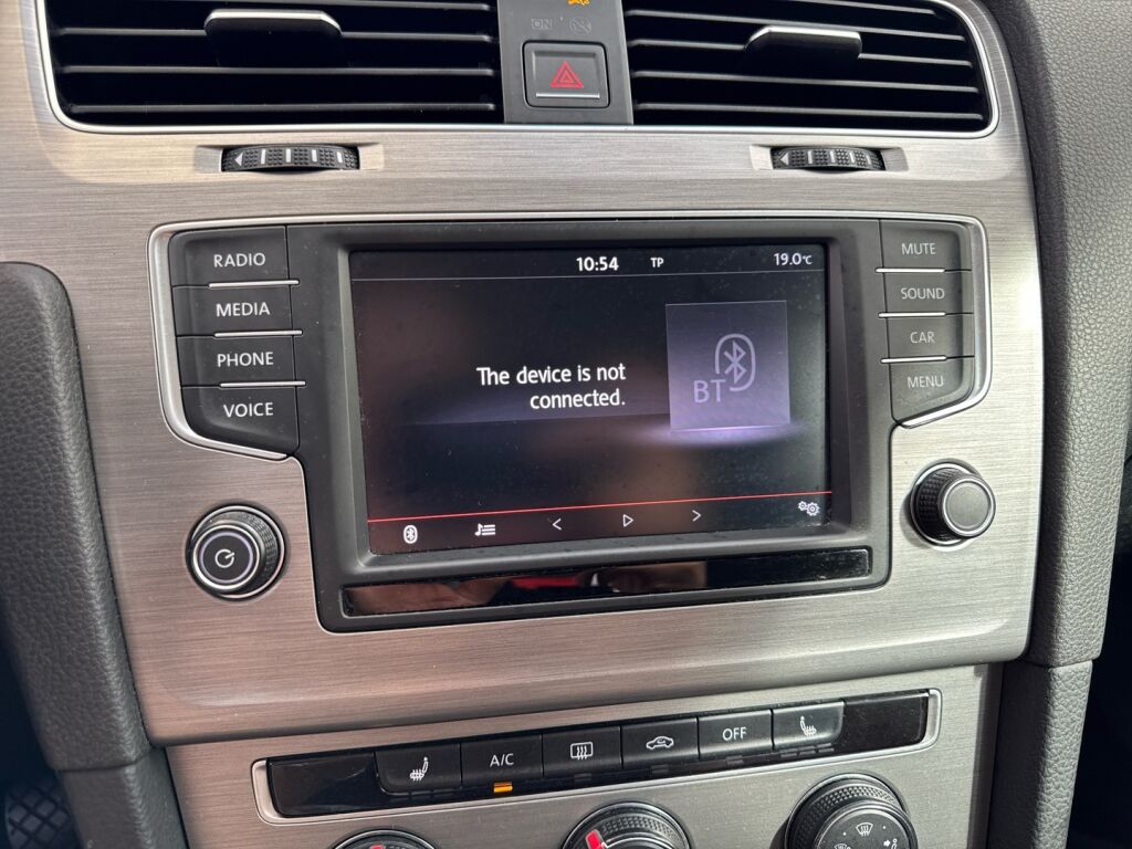 Volkswagen Golf 2015 Musta