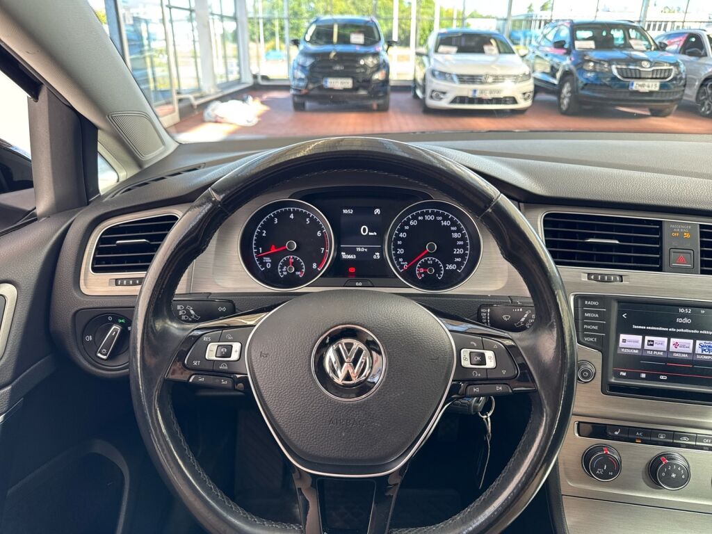Volkswagen Golf 2015 Musta