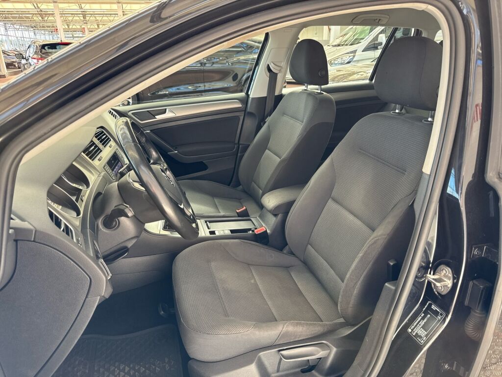 Volkswagen Golf 2015 Musta
