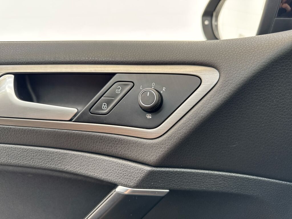 Volkswagen Golf 2015 Musta