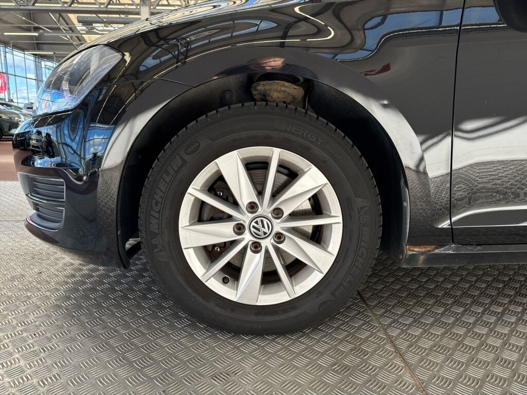 Volkswagen Golf 2015 Musta
