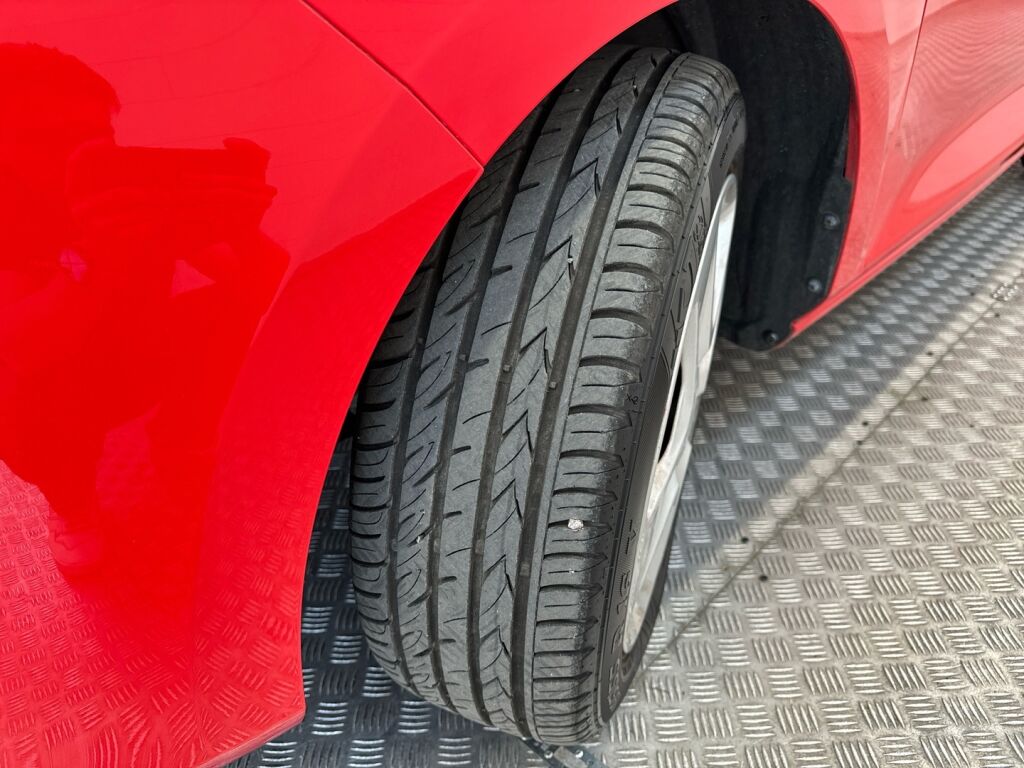 Ford Fiesta 2019 Punainen