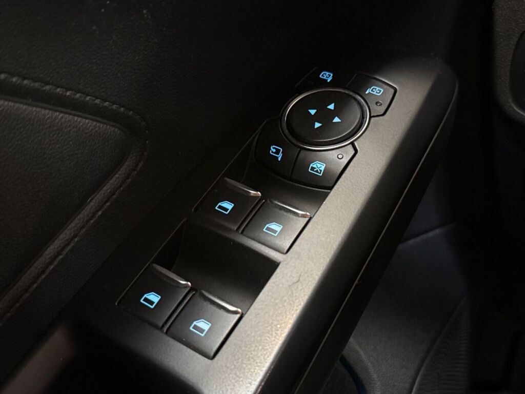 Ford Focus 2019 Musta