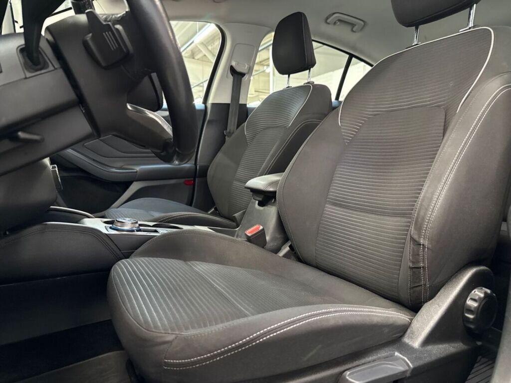 Ford Focus 2019 Musta