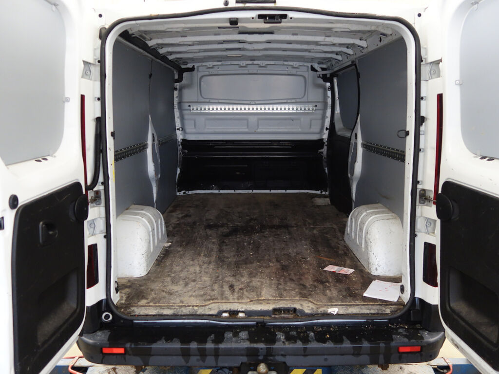 Nissan NV300 2020 Valkoinen