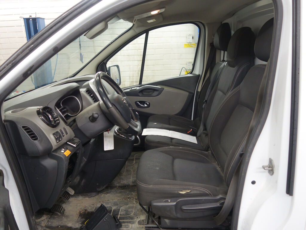 Nissan NV300 2020 Valkoinen