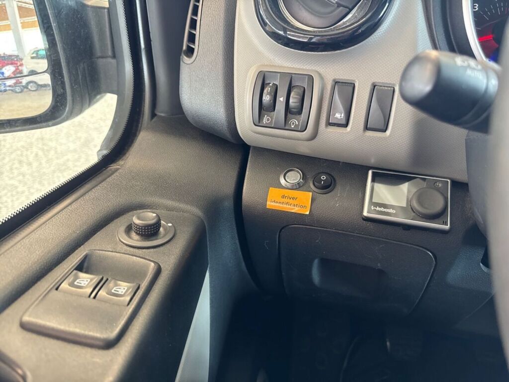 Nissan NV300 2020 Valkoinen