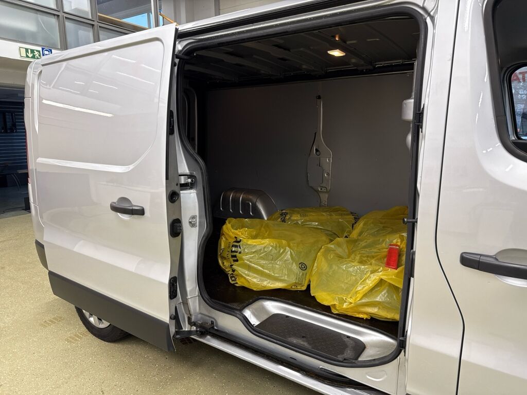 Nissan NV300 2019 Harmaa