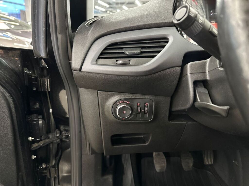 Opel Corsa 2019 Musta