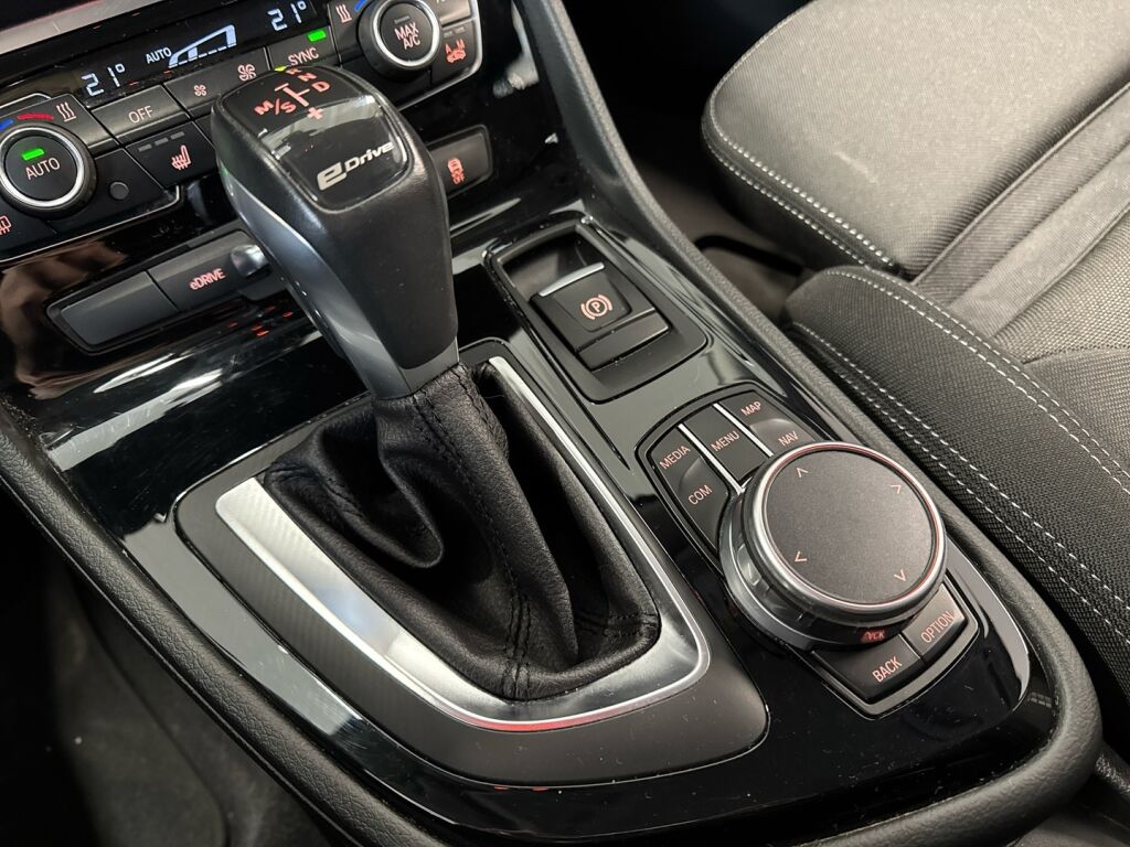 BMW 225 2018 Harmaa