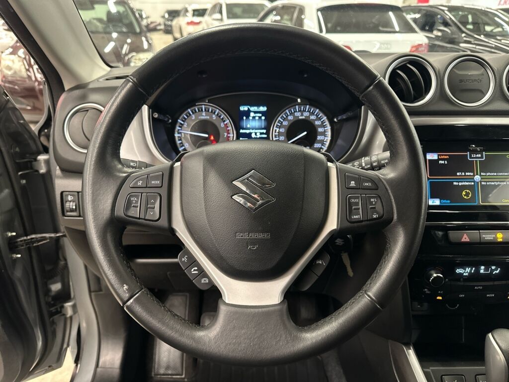 Suzuki Vitara 2019 Harmaa