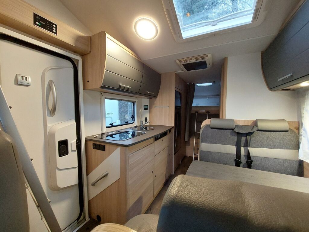 Sunlight A 68 2019 Valkoinen