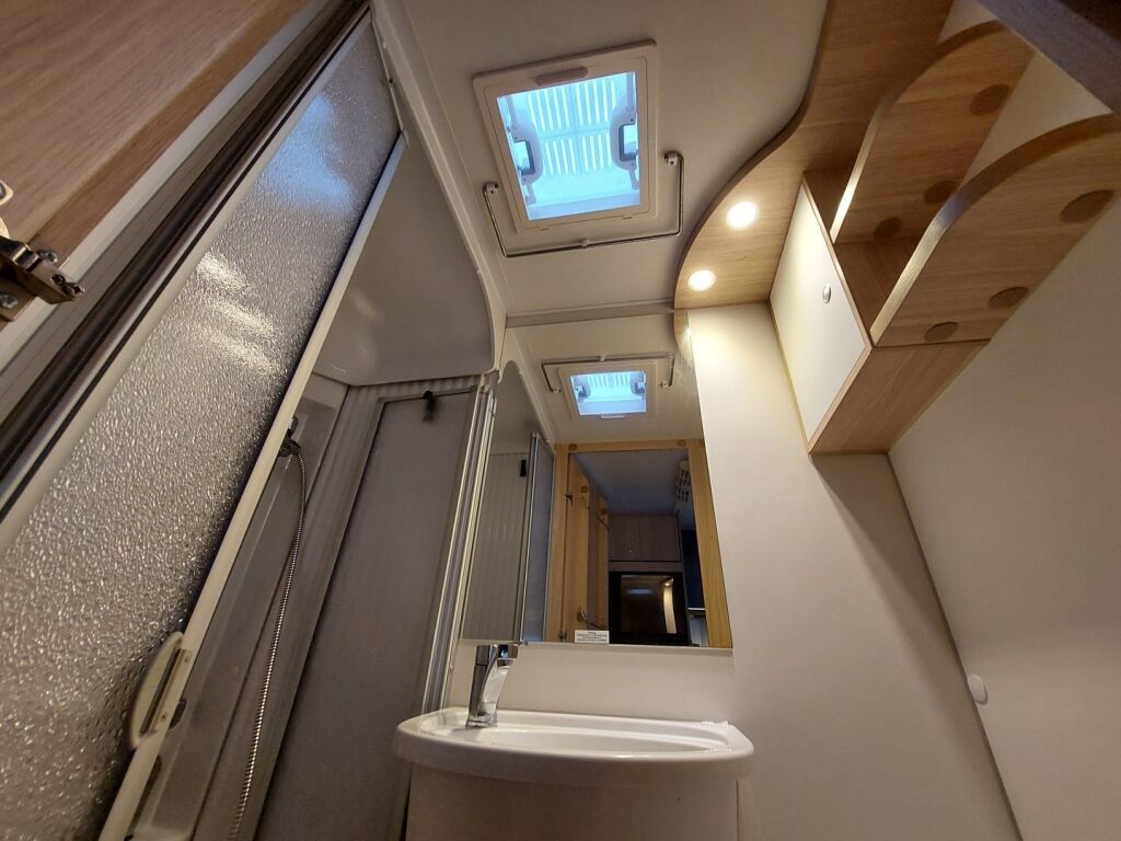 Sunlight A 68 2019 Valkoinen