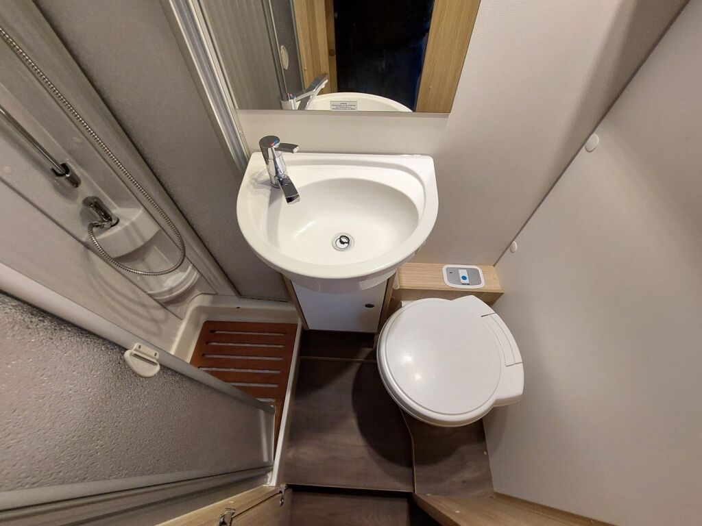 Sunlight A 68 2019 Valkoinen