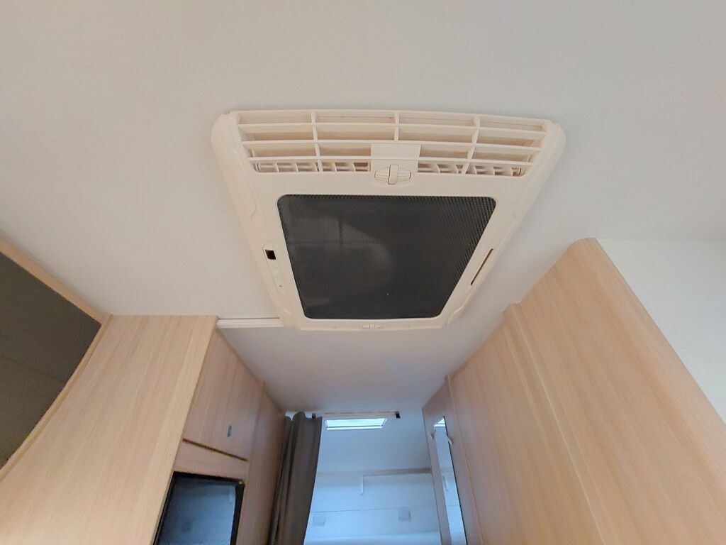 Sunlight A 68 2019 Valkoinen